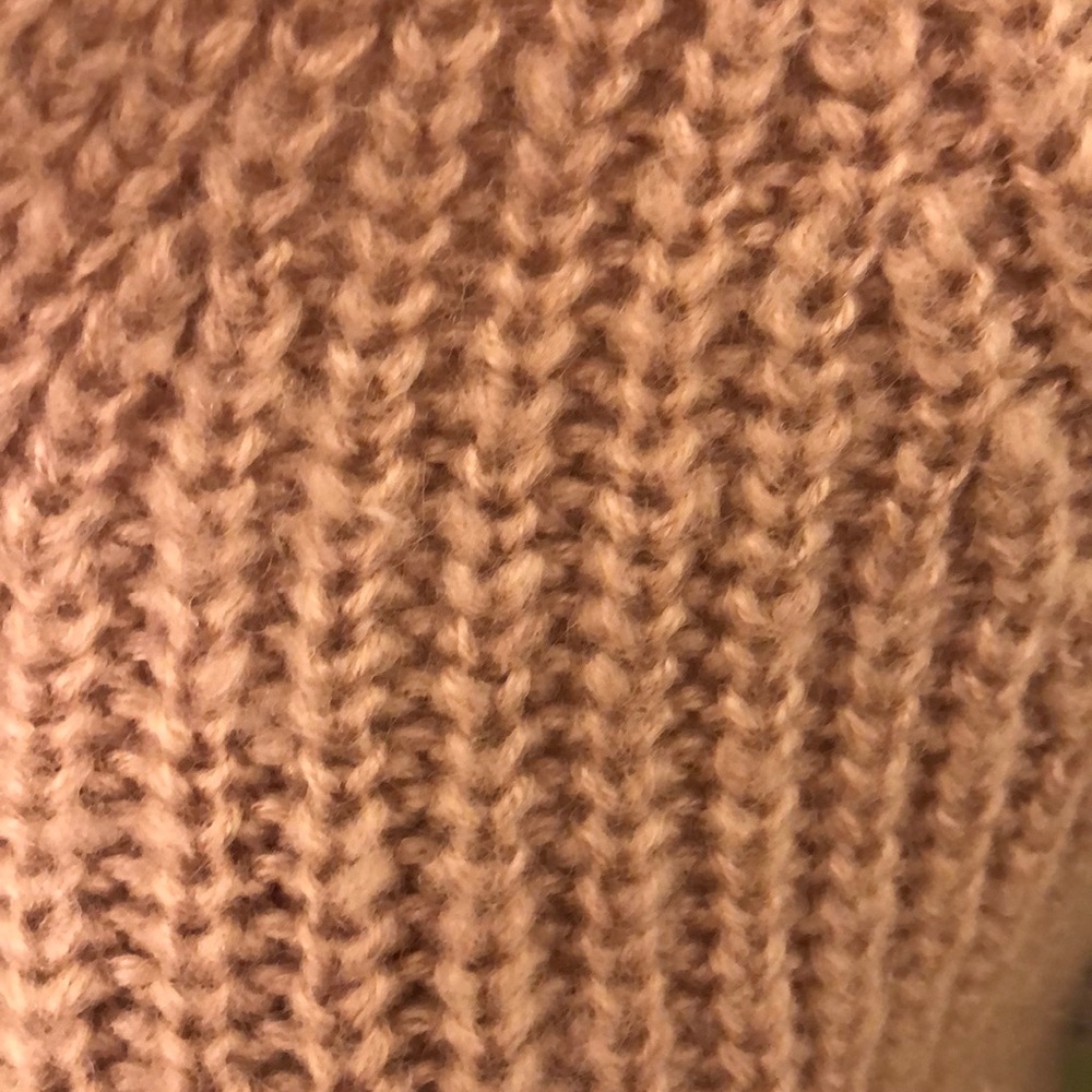 Cute V neck H&M’s M sweater - Picture 4 of 5